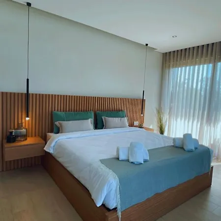 Ria Lounge House